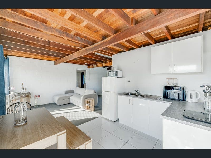 6 Earnshaw Street, Golden Beach — photo 1 of 5