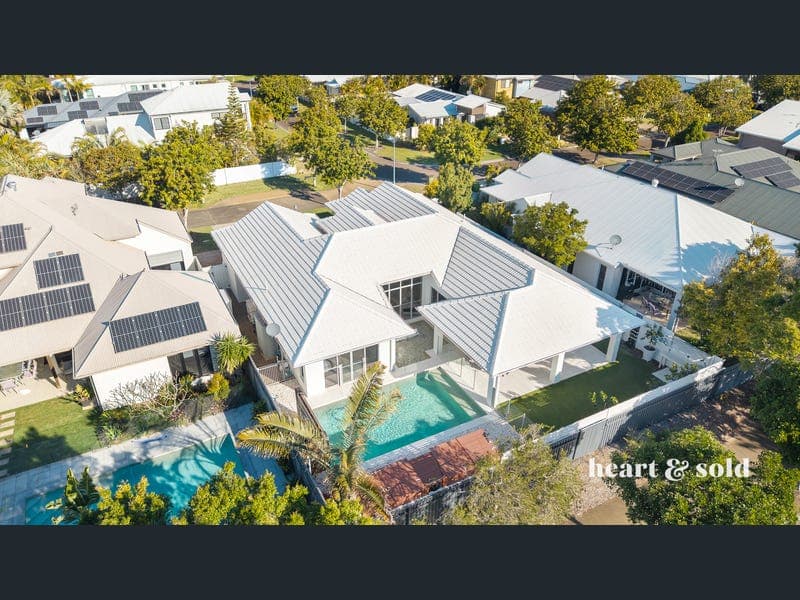 18 Madagascar Court, Parrearra — photo 1 of 5