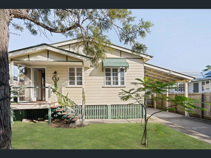 9 Rodney Street, Wynnum West — photo 1 of 5