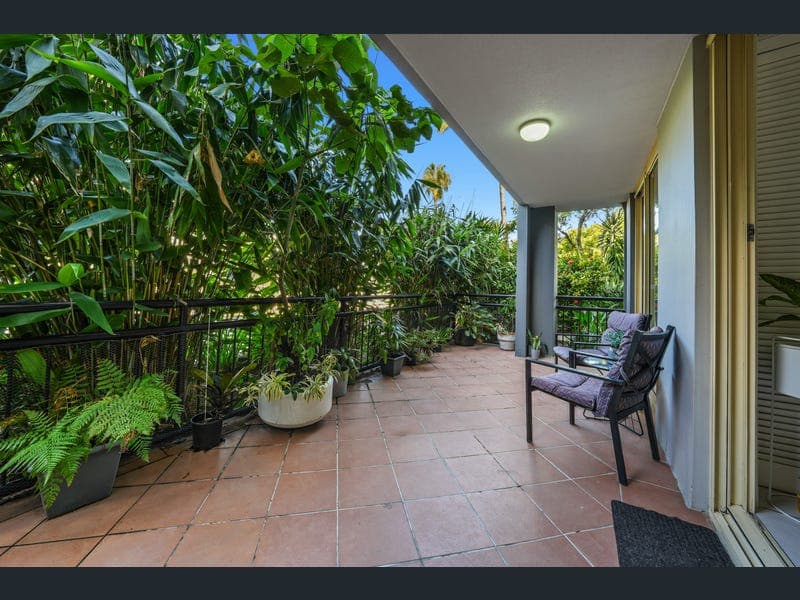 1/1-8 Paradise Island, Surfers Paradise — photo 1 of 5
