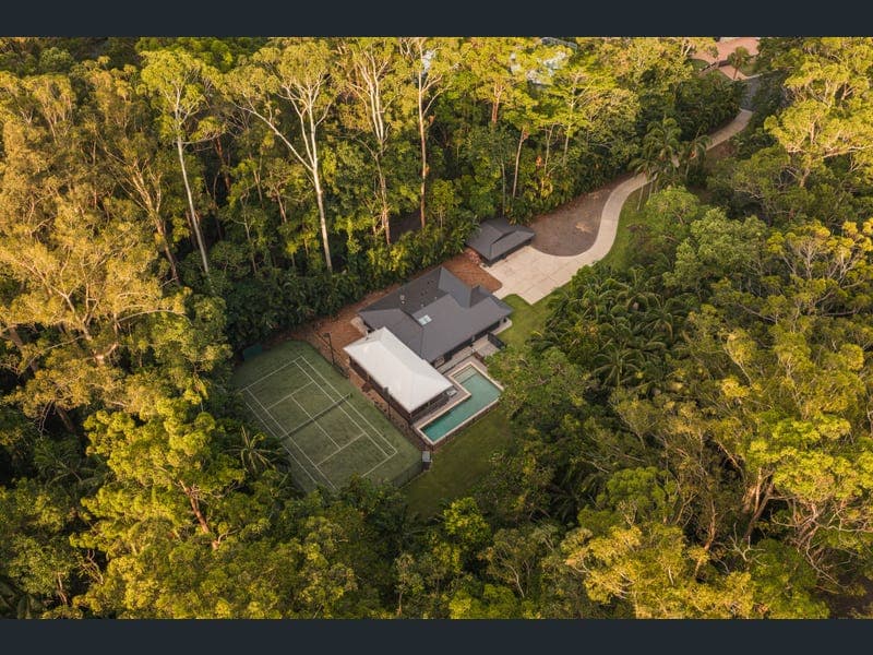 8 Firetail Court, Tanawha — photo 1 of 5