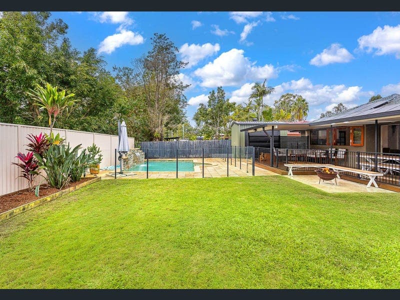 180 Wallandra Road, Mudgeeraba — photo 1 of 5