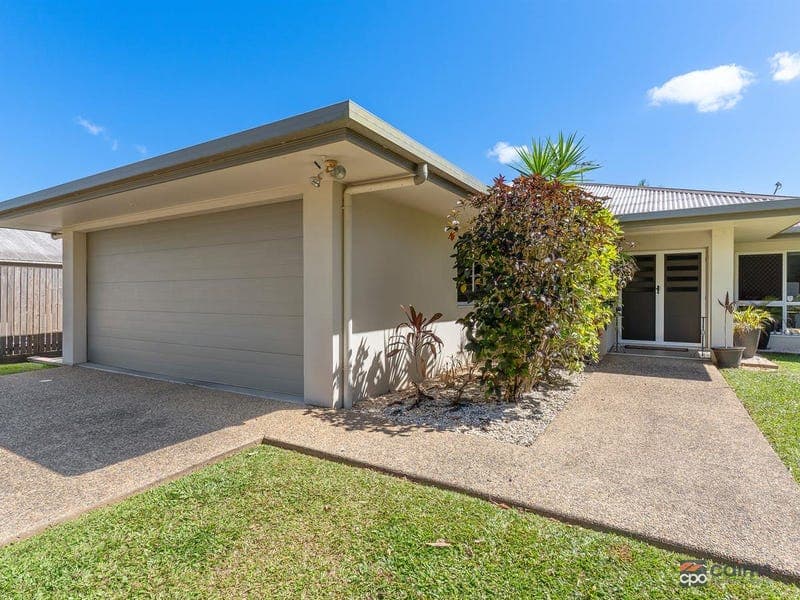 31 Timberlea Drive East, Bentley Park — photo 1 of 5