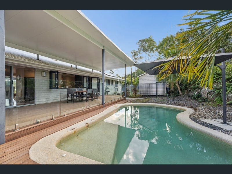 28 Blackwood Drive, Arana Hills — photo 1 of 5