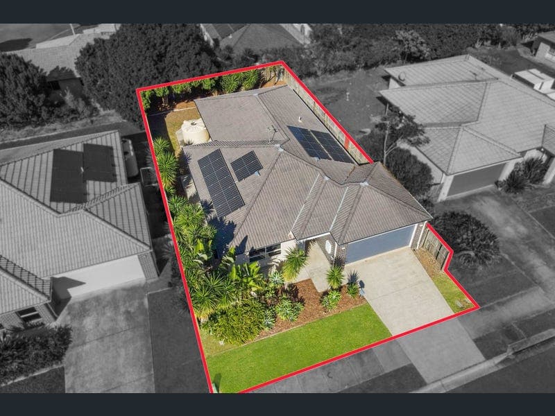 24 Piccadilly Street, Bellmere — photo 1 of 5