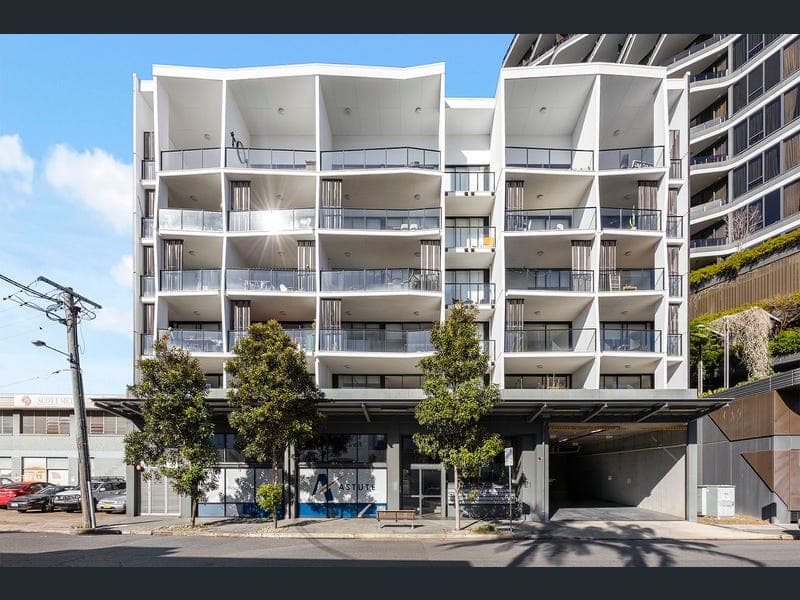 302/21 Nile Street, Woolloongabba — photo 1 of 5