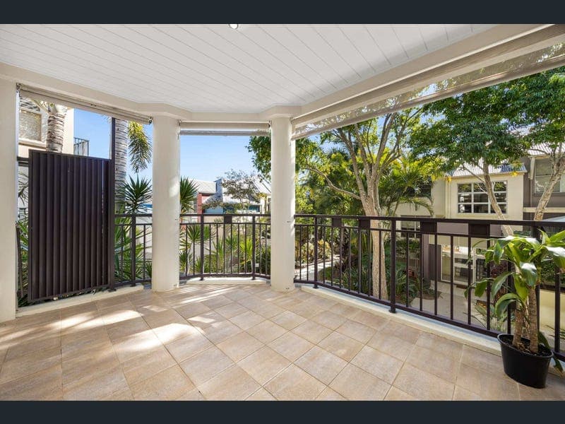 2/3208 Central Place, Carrara — photo 1 of 5