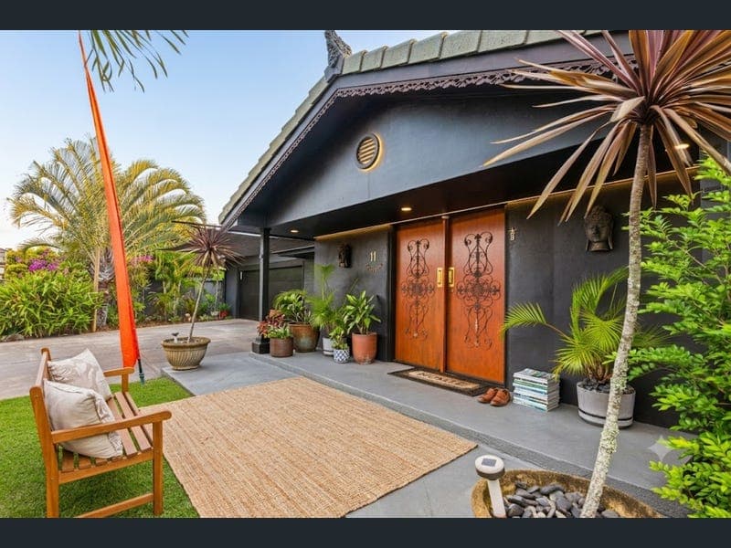 11 Hopbush Street, Palm Beach — photo 1 of 5
