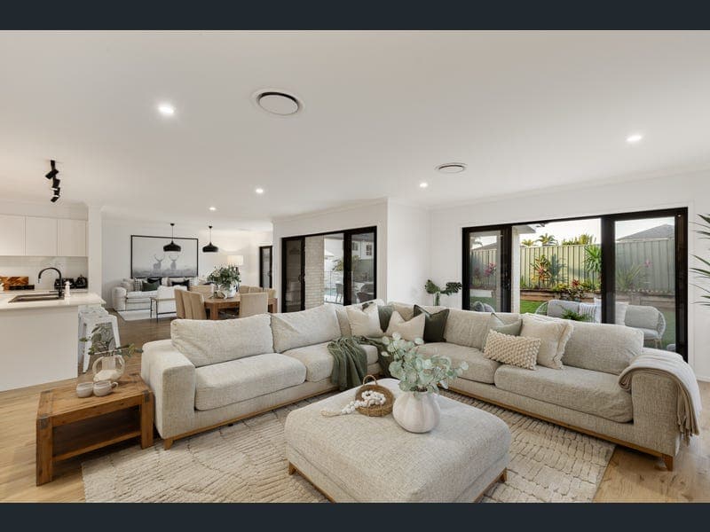 20 Bedarra Street, Redland Bay — photo 1 of 5