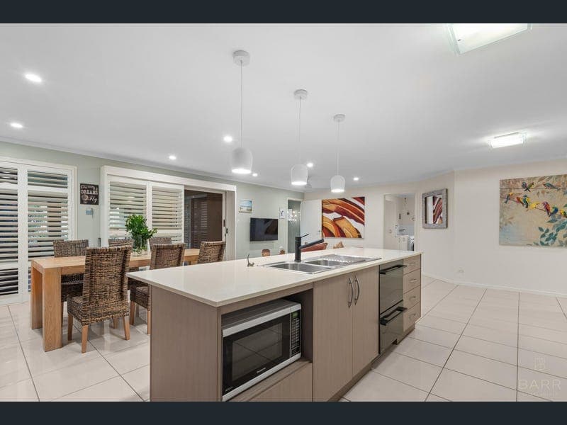 49 Westaway Crescent, Bellbowrie — photo 1 of 5