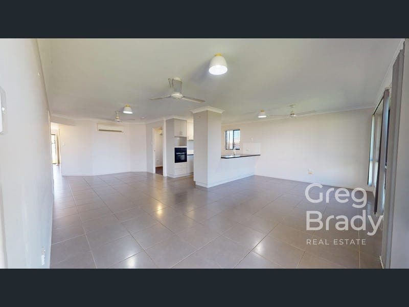 8 Pacific Avenue, Sarina — photo 1 of 5