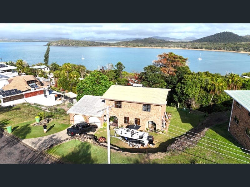 17 Captain Blackwood Drive, Sarina Beach — photo 1 of 5
