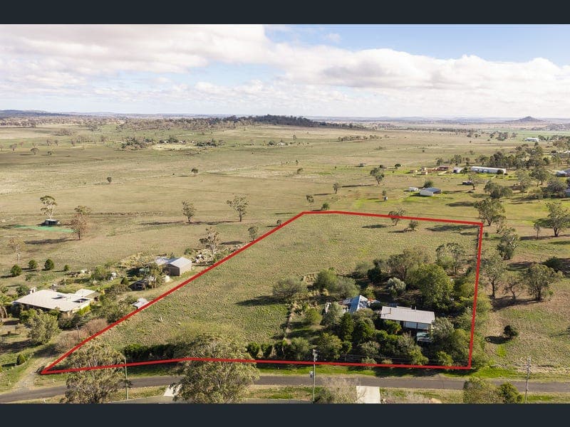 3 Louttit Court, Gowrie Mountain — photo 1 of 5