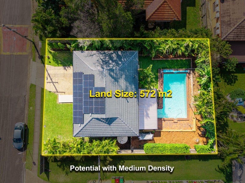 675 Mains Road, Macgregor — photo 1 of 5