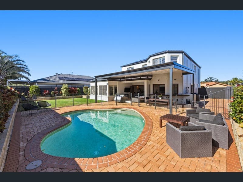 11 Tropicana Circuit, Burleigh Waters — photo 1 of 5
