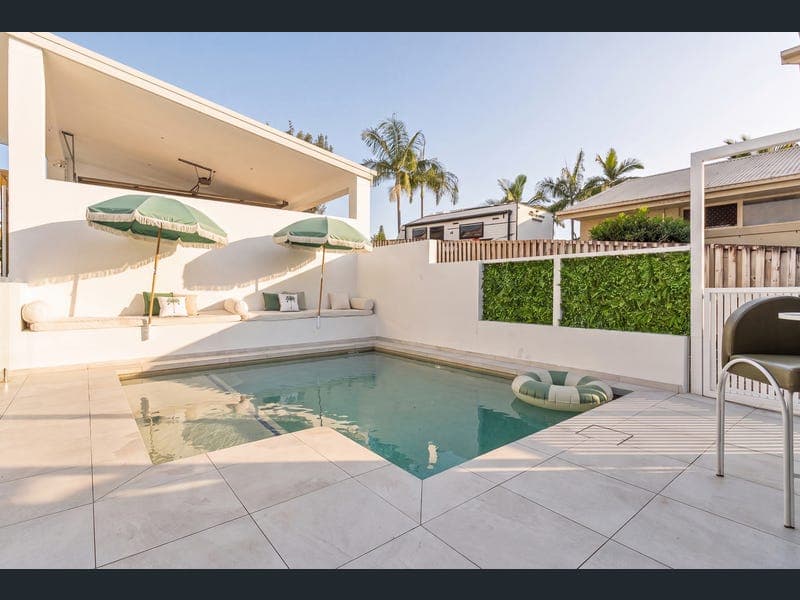 25 Grenaside Court, Robina — photo 1 of 5