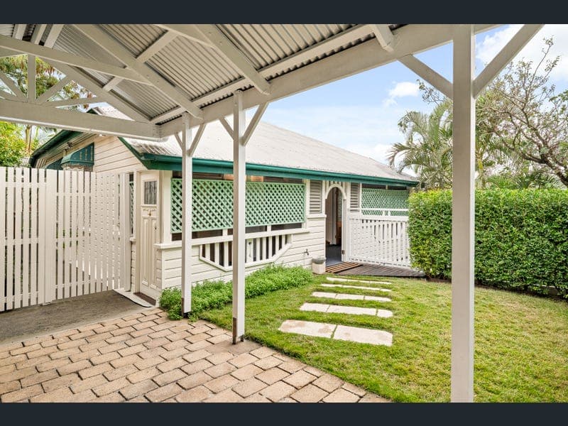 6 Soudan Street, Bardon — photo 1 of 5