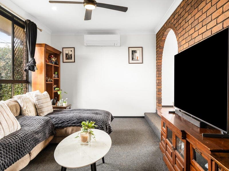 542 Greenwattle Street, Newtown — photo 1 of 5