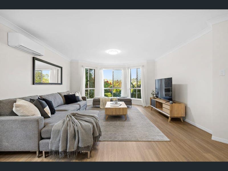 8 Nolina Court, Indooroopilly — photo 1 of 5