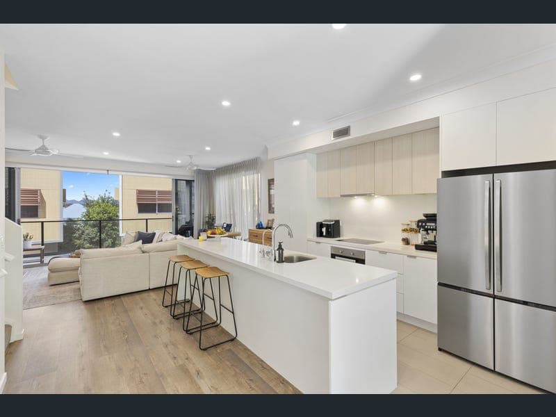 70/1 Grande Avenue, Carrara — photo 1 of 5