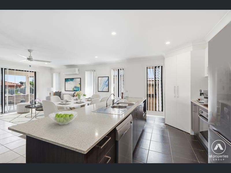 18 Perentie Street, Regents Park — photo 1 of 5