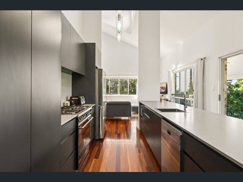 2 Dimbulah Court, Albany Creek — photo 1 of 5