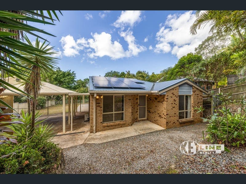 34 Kentia Street, Highworth — photo 1 of 5