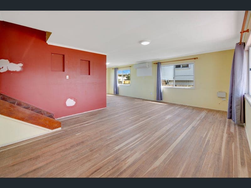 17 Pharlap Parade, Ooralea — photo 1 of 5