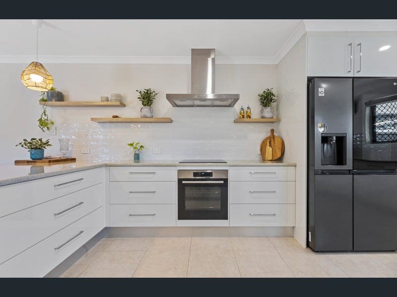 64 Gympie Road, Tin Can Bay — photo 1 of 5