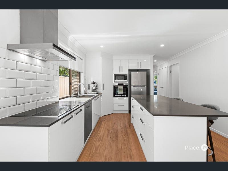 30 Allen Street, Wynnum — photo 1 of 5