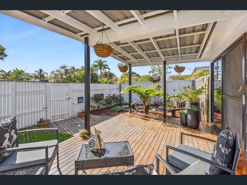 32 Dwyer Street, Beachmere — photo 1 of 5