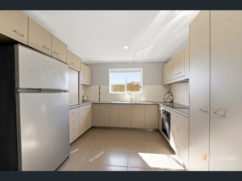 74 Bradman Drive, Glenella — photo 1 of 5