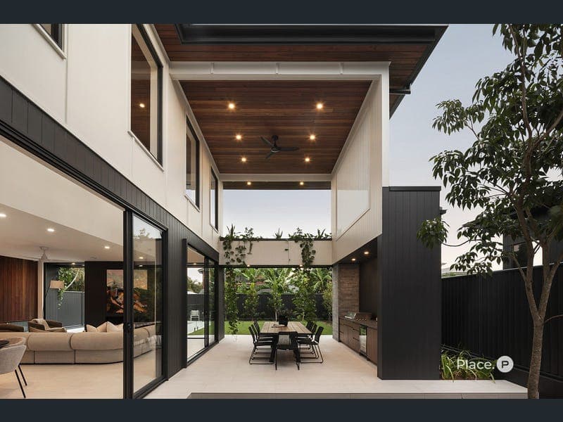 10 Akala Street, Camp Hill — photo 1 of 5