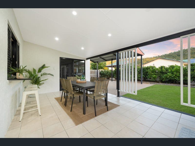 1 Saint Helens Drive, Mount Louisa — photo 1 of 5