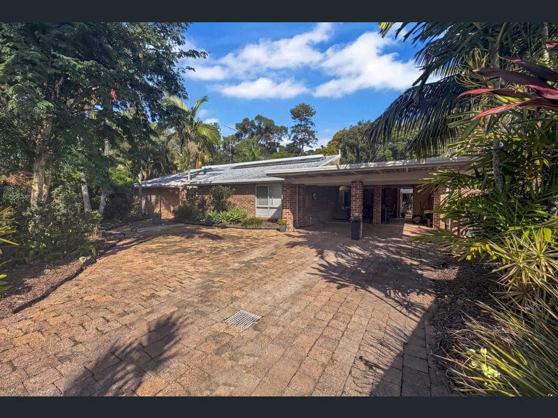 33 Saratoga Drive, Mountain Creek — photo 1 of 5