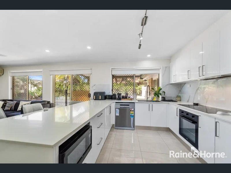 358 Mount Gravatt Capalaba Road, Wishart — photo 1 of 5