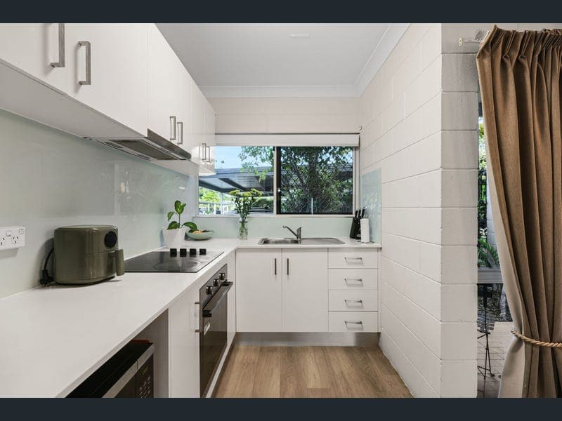 20/192-196 Mann Street, Westcourt — photo 1 of 5