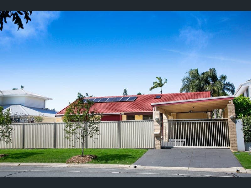 15 Anthony Drive, Burleigh Waters — photo 1 of 5