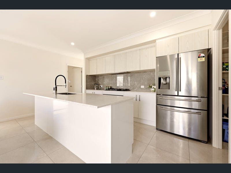 10 Emerald Place, Kallangur — photo 1 of 5