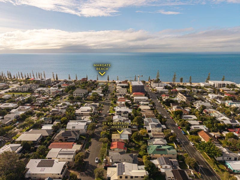 29 Robertson Avenue, Margate — photo 1 of 5