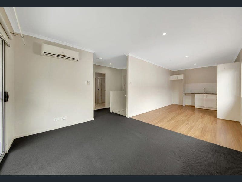15/1 Collins Ln, Kin Kora — photo 1 of 5