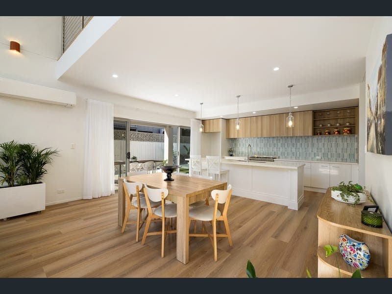 51 Azzurra Drive, Varsity Lakes — photo 1 of 5