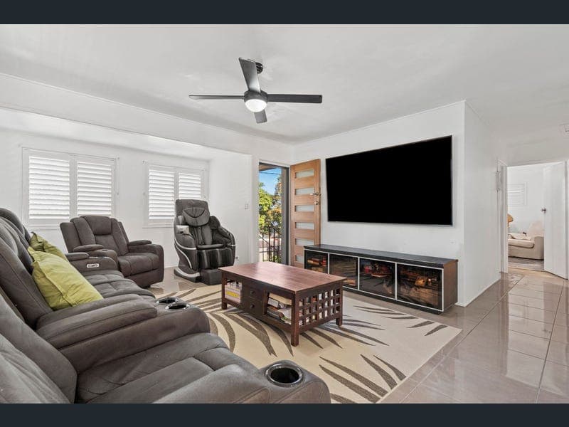 39 Karri Avenue, Logan Central — photo 1 of 5