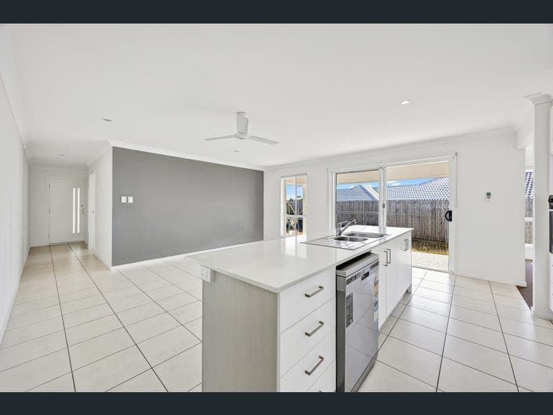 5 Blaxland Court, Glen Eden — photo 1 of 5