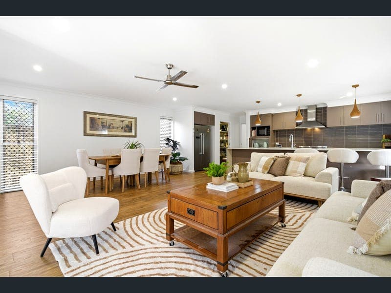 84 London Street, Eight Mile Plains — photo 1 of 5