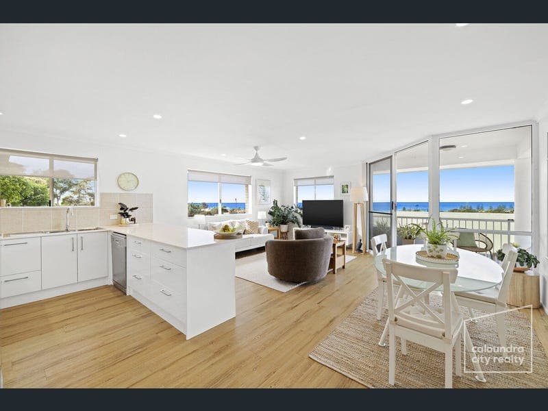 12/1 Queen Street, Moffat Beach — photo 1 of 5