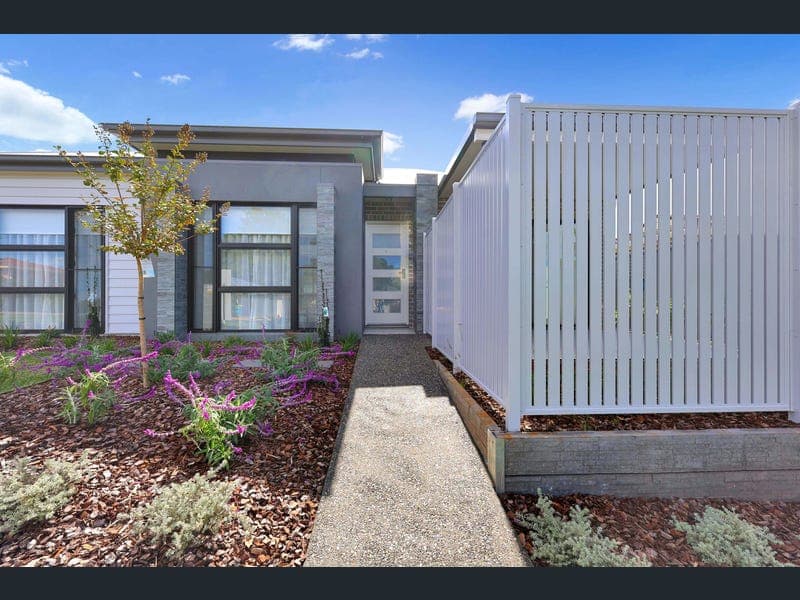 1, 2 or 3/61 Sardon Street, Centenary Heights — photo 1 of 5