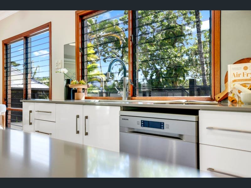 4 Donnelly Close, Brinsmead — photo 1 of 5