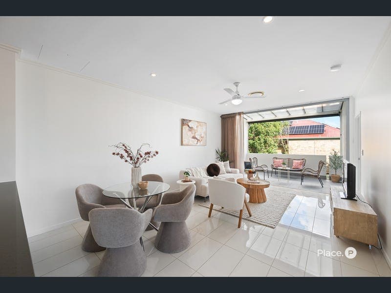 8/64 Barton Road, Hawthorne — photo 1 of 5