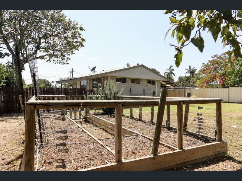 13-15 COOK Court, Moranbah — photo 1 of 5